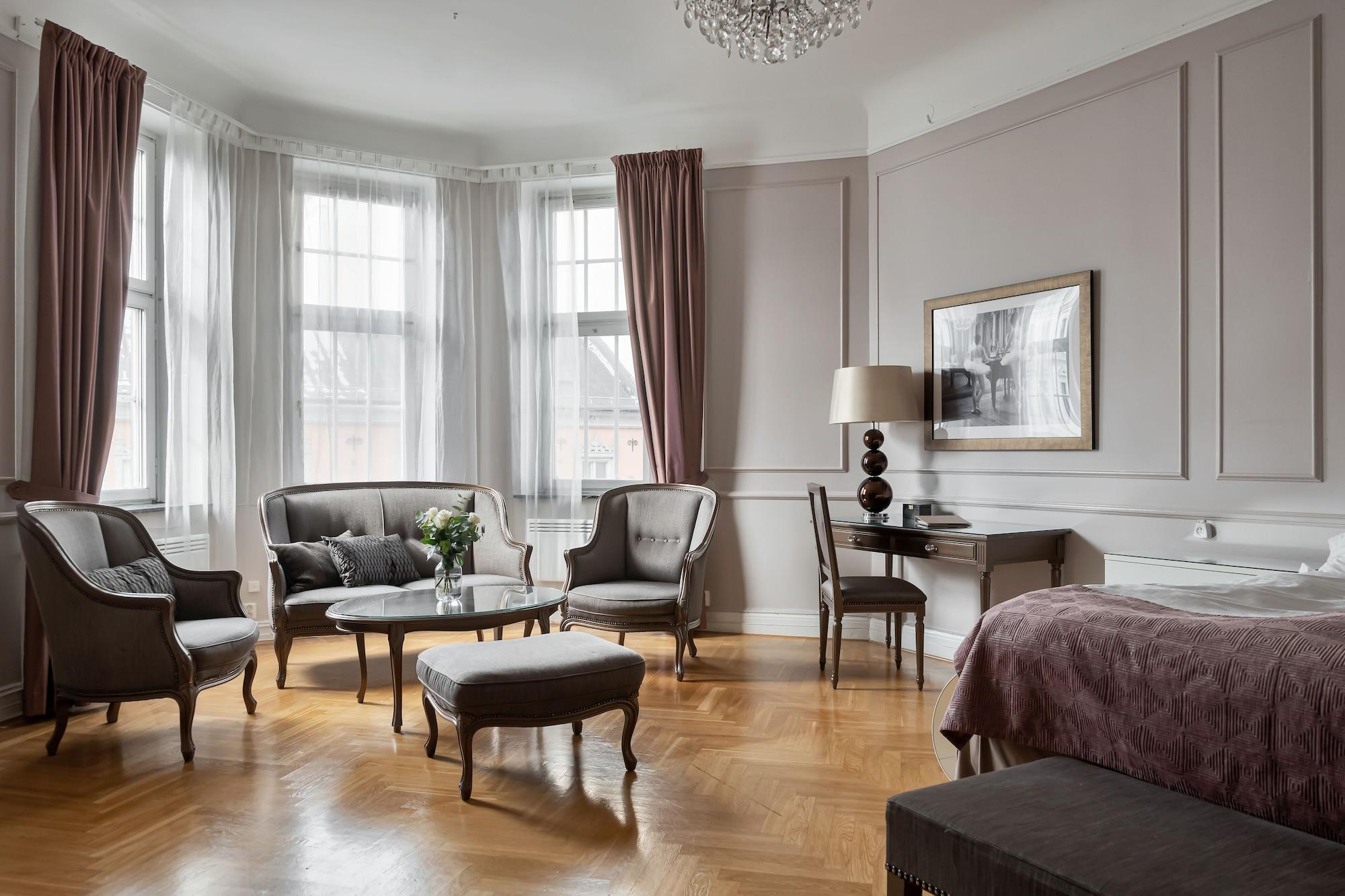 Elite Savoy Hotel 4*