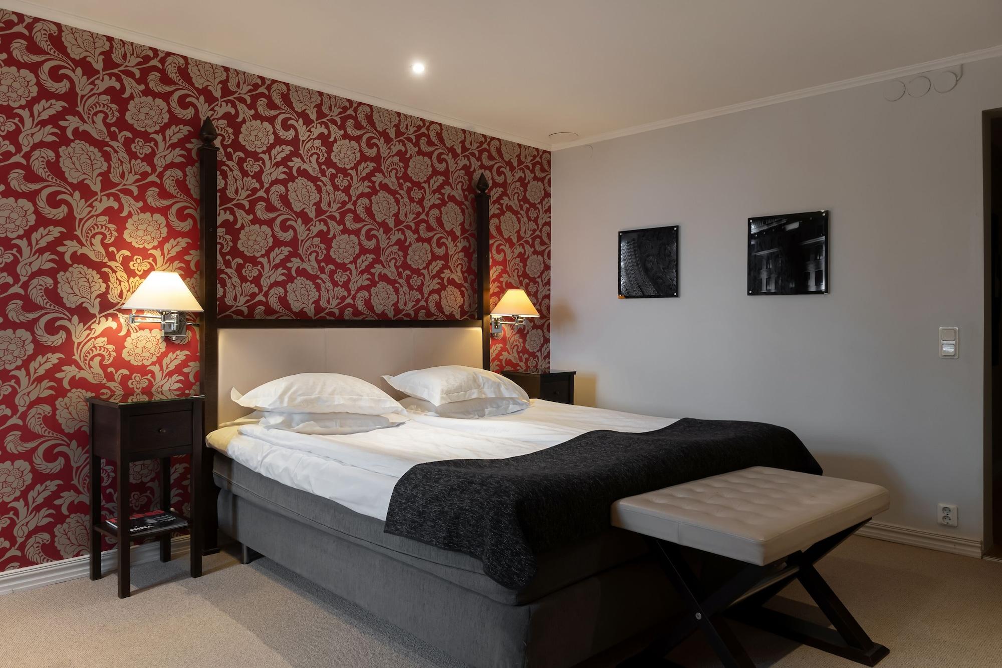 Elite Savoy Hotel 4*